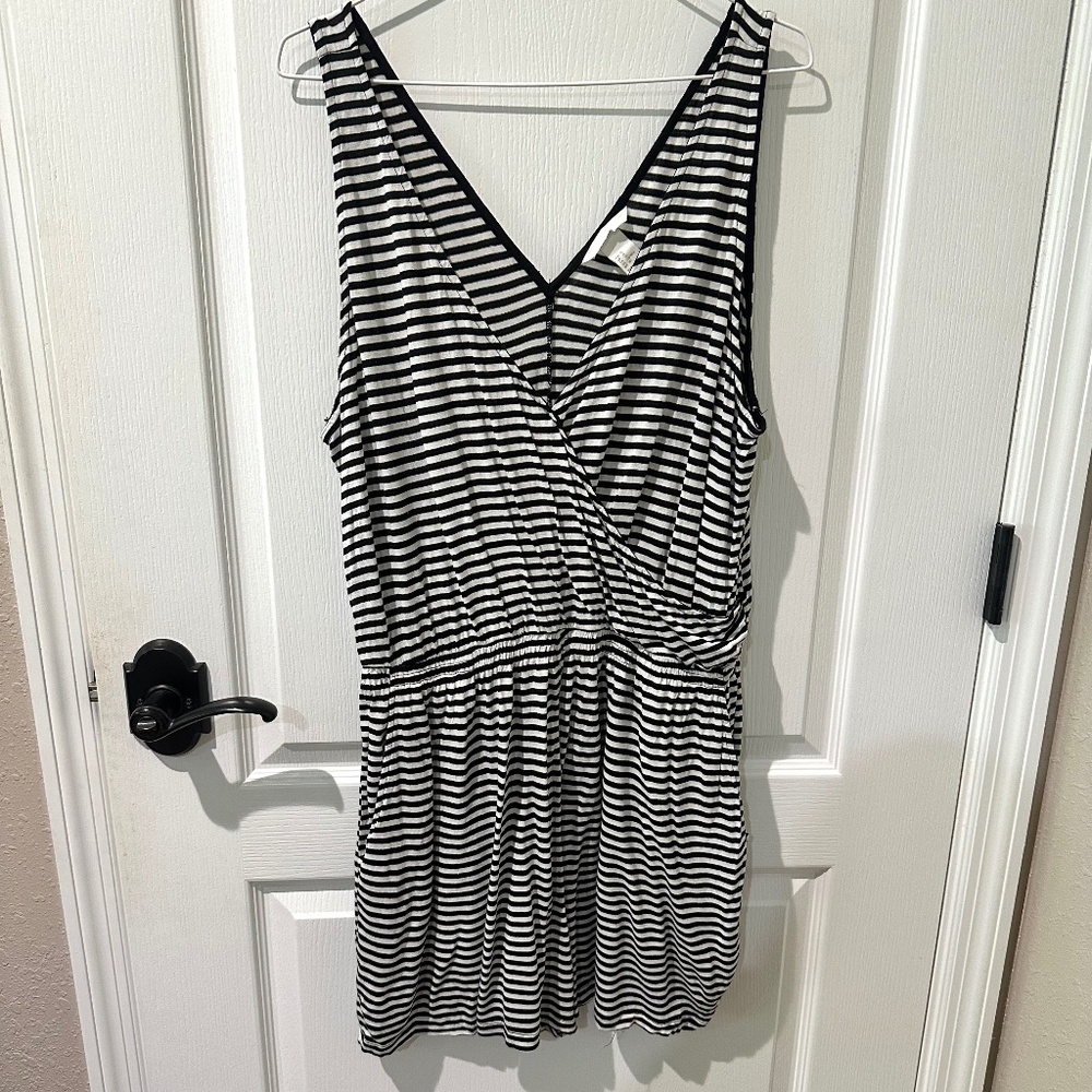 H&M Black and White Striped Sleeveless Short Jumper